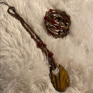 Beautiful natural Shell necklace and bracelet.